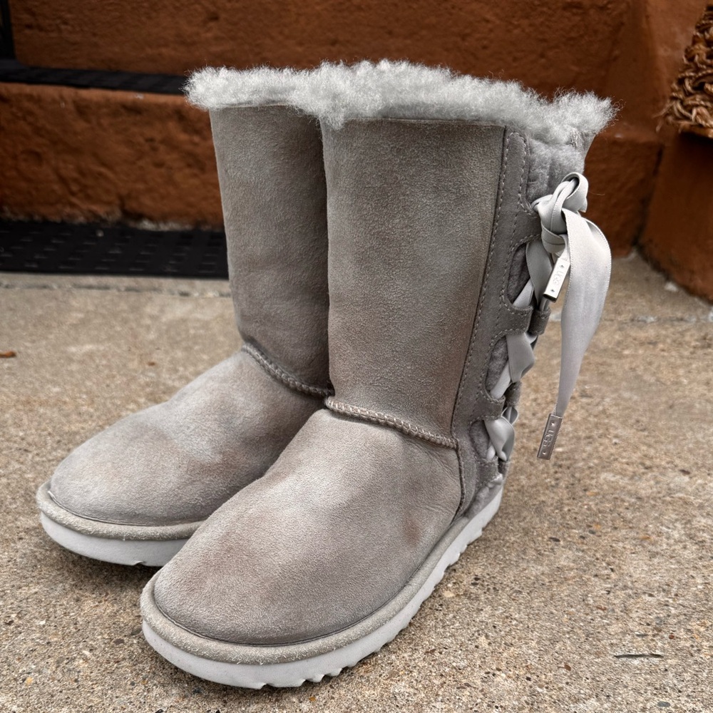 UGG Pala Corset Ribbon Bow light grey Boots women’s Size 6 recently dry cleaned